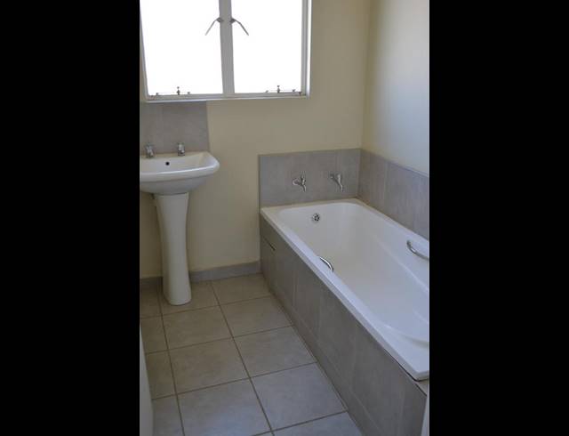 2 BEDROOM HOUSE FOR SALE IN BUHLE PARK